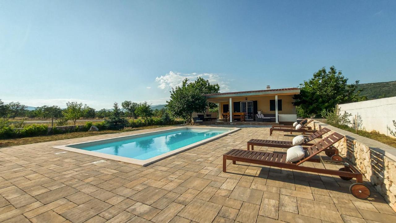 Villa Legacy Krusvar Luaran gambar